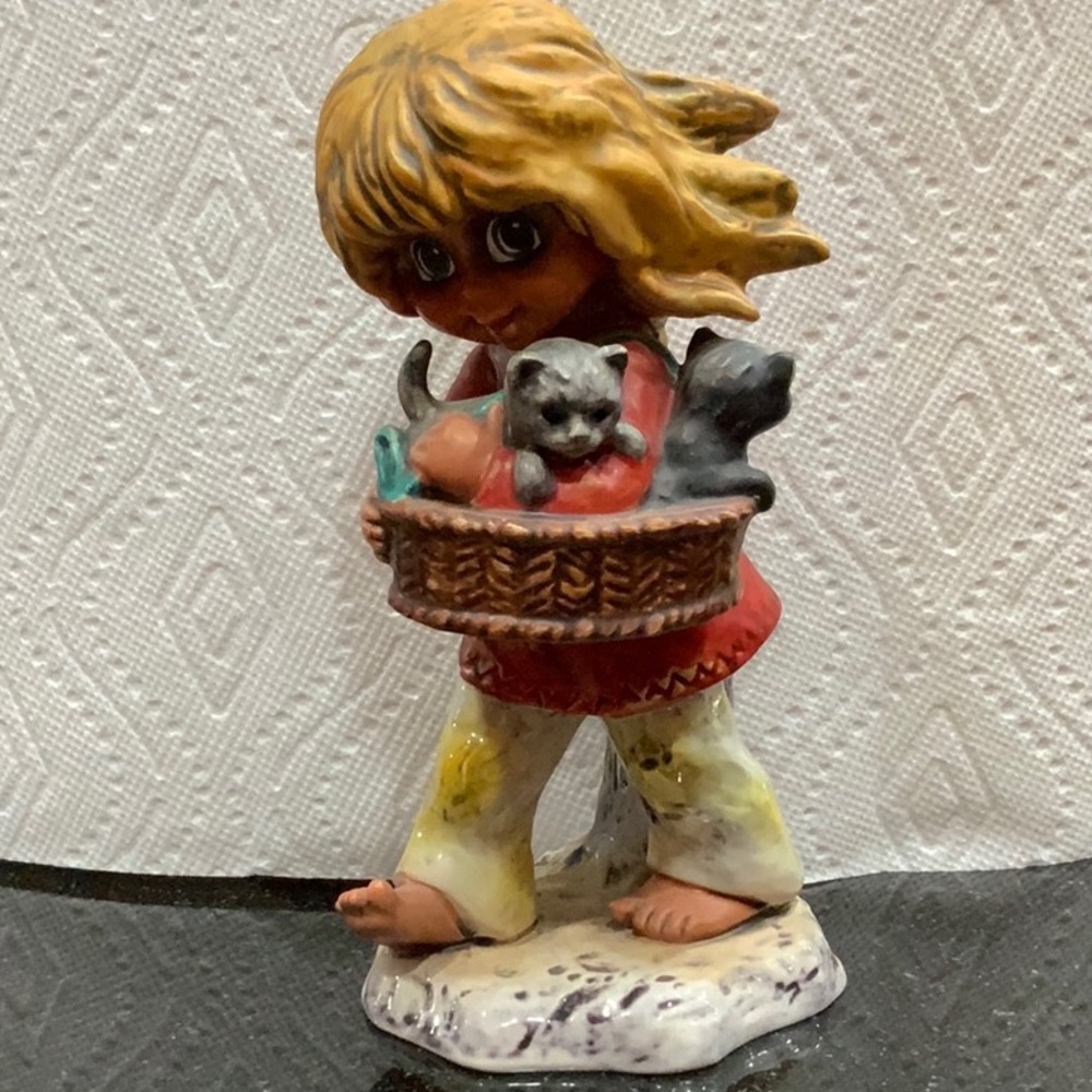 Vintage Goebel Girl With Basket “Kitten’s Mother”
